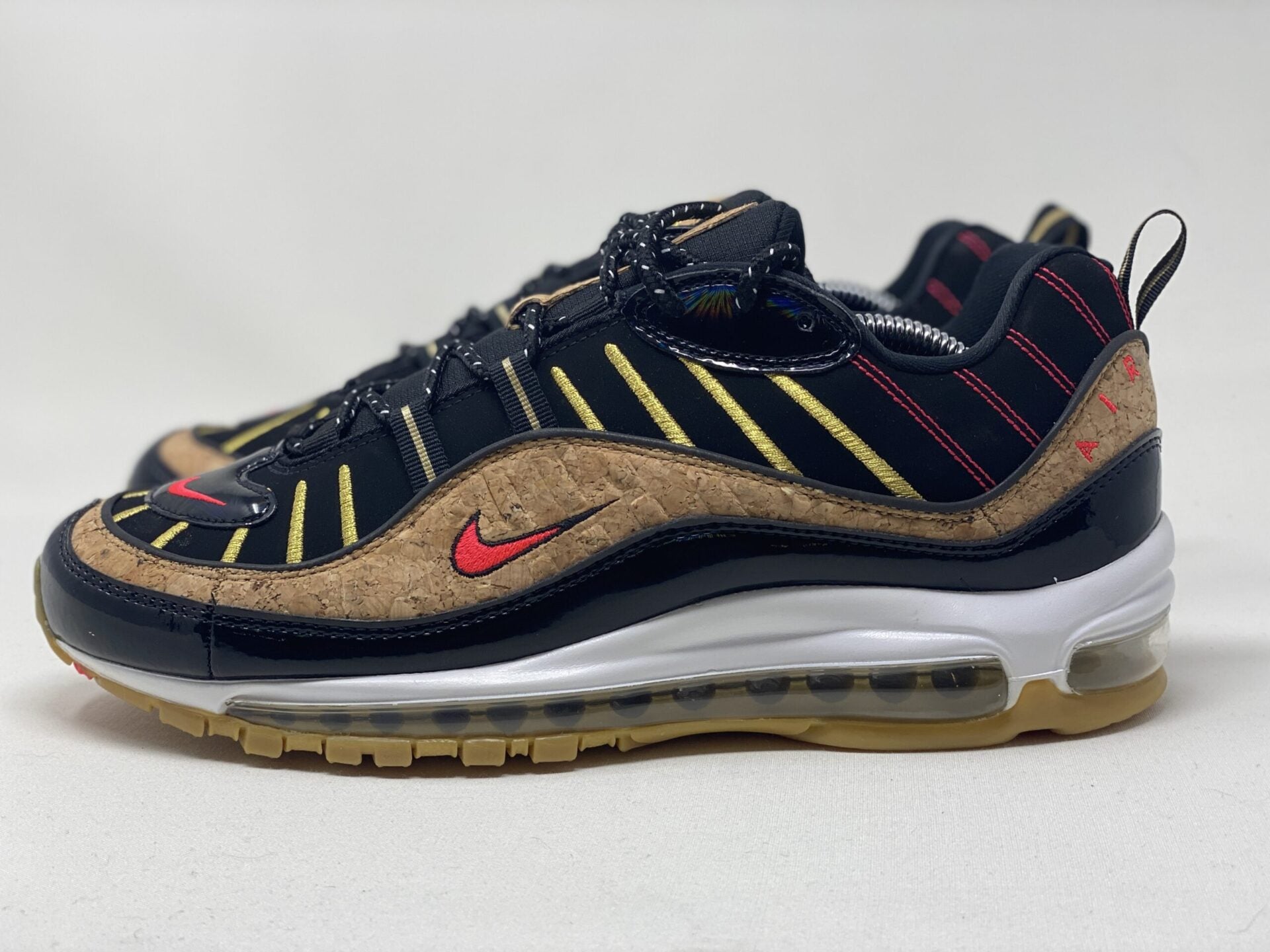 Black and gold store air max 98